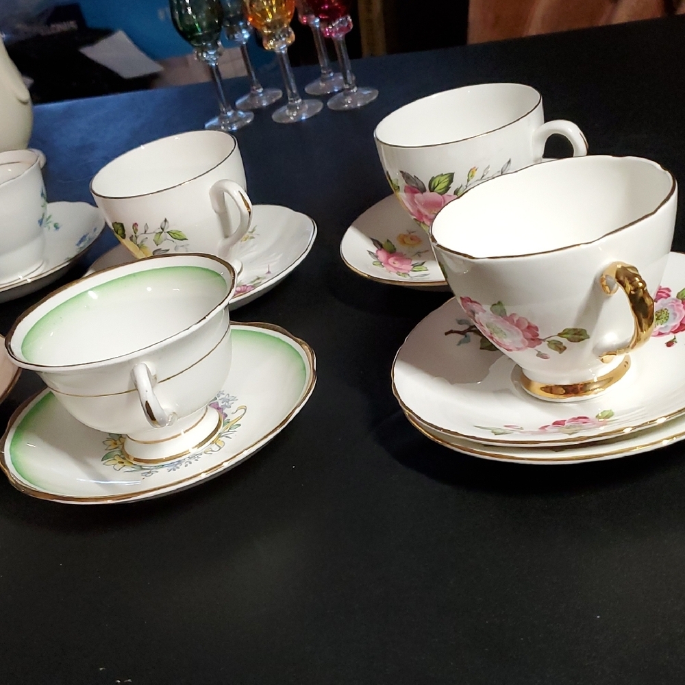 Eight Different Sets Of Floral Porcelain Teacup and Saucer Set - Picture 10 of 13